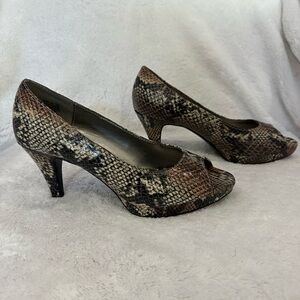 Bandolino Brown and Black Snakeskin Heels